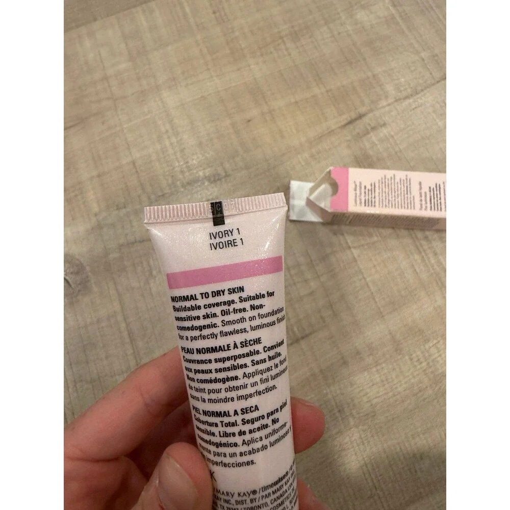 Mary Kay Timewise Luminous Wear Liquid Foundation - Ivory